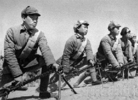 抗战时期中国军队的单兵装具︱草帽、草鞋最具中国特色