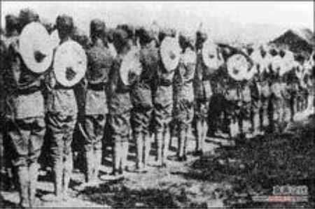 抗战时期中国军队的单兵装具︱草帽、草鞋最具中国特色