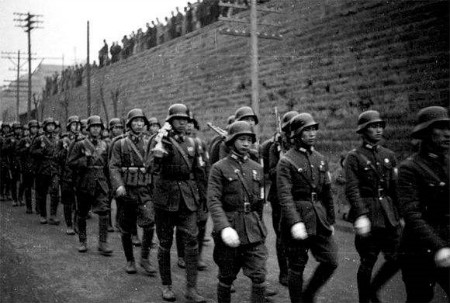 抗战时期中国军队的单兵装具︱草帽、草鞋最具中国特色