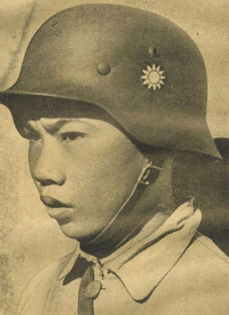 抗战时期中国军队的单兵装具︱草帽、草鞋最具中国特色