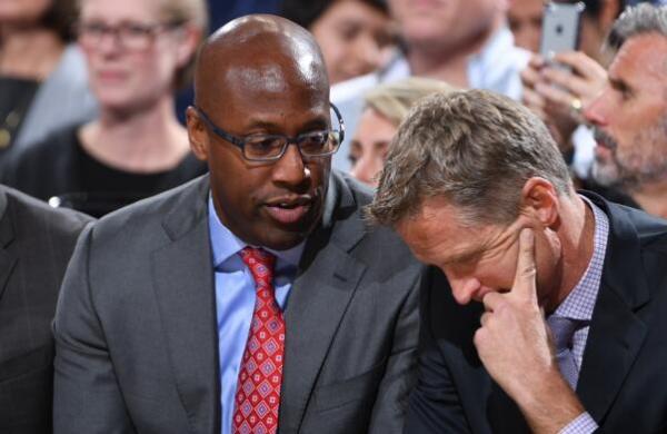 科尔因背伤无限期休战，原骑士主帅布朗暂代勇士主教练