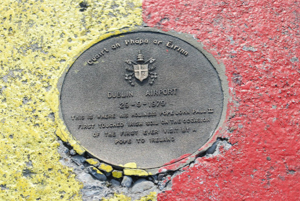 北爱尔兰问题百年历程：抛弃暴力之途，回归和平之道