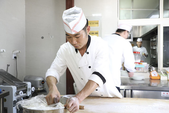 图集｜隐秘而伟大！每场中超，这些“小人物”都在默默付出