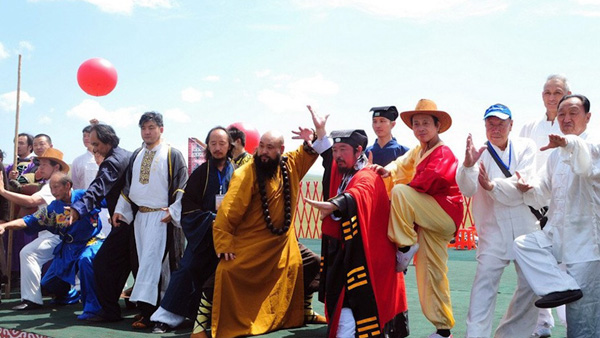 澎湃联播｜听说你要横扫武林？我们稿子也不写了就看你装x