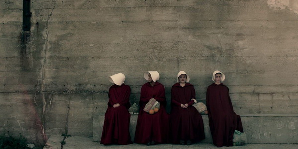 《使女的故事》：当女人成了带腿的子宫