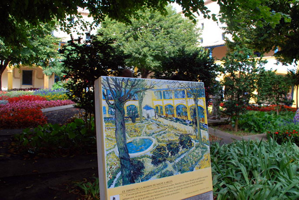 受损严重的凡高墓拟今夏修缮，我们还能在哪里寻找他？