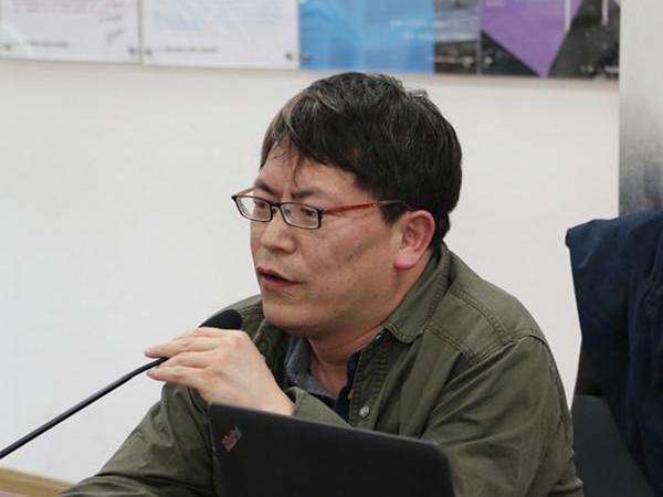 华师大教授应奇：逛实体书店的好处是总能有“意外之喜”