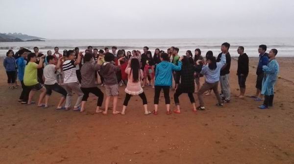 冰淇淋店员、群众演员，现在的大学生流行做啥兼职