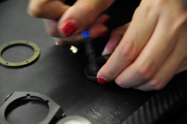 一枚融合了高科技的腕表是如何诞生的？探秘瑞士宇舶表工厂