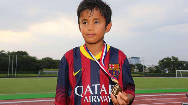 当中超还在纠结U23新政，这位15岁日本梅西曾折服巴萨