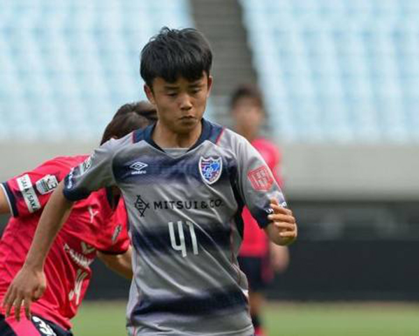 当中超还在纠结U23新政，这位15岁日本梅西曾折服巴萨