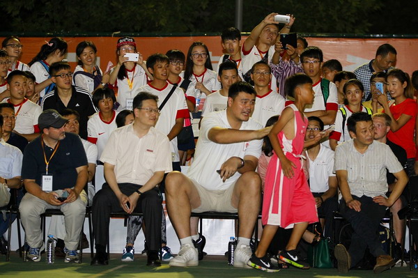 为当篮协主席姚明推掉天价代言，当时他就念了两句诗……