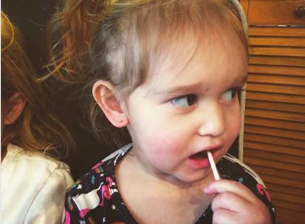 如果要给孩子打耳洞，先问儿科医生