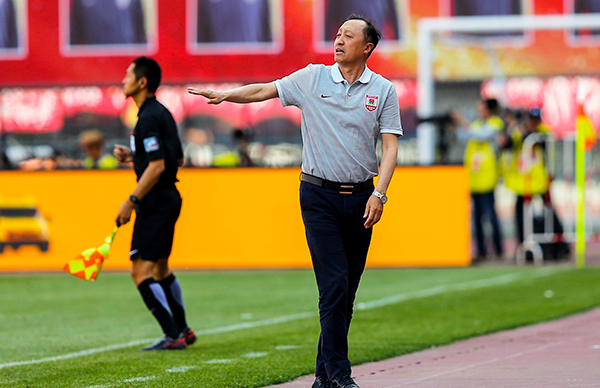 《人民日报》：中超“土帅”仅剩3人，窘境与足球大环境相关