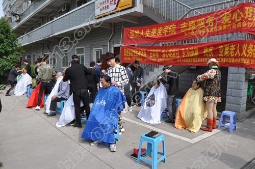 山港桥社区：博爱奉献促和谐 志愿服务暖人心3.JPG