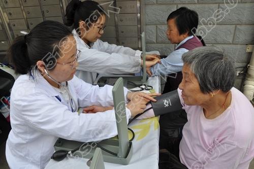 山港桥社区：博爱奉献促和谐 志愿服务暖人心5.JPG