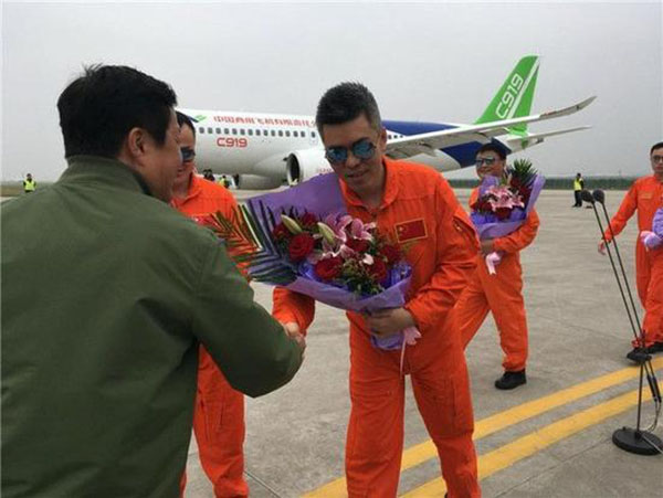 C919机长蔡俊谈首飞内幕：最极端的预案是应急离机