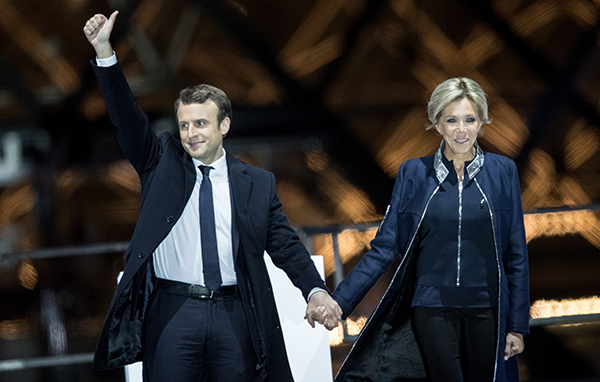 她可能不是法国第一夫人里最美的，但绝对是最自信的