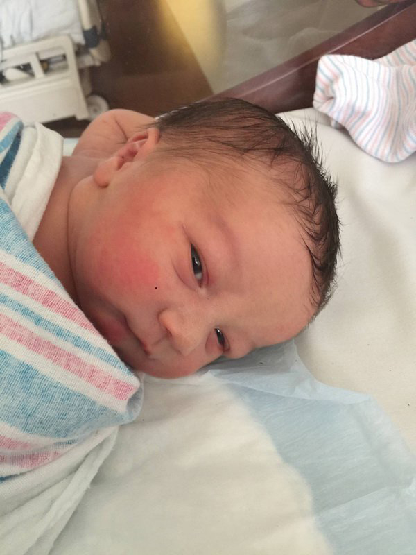 趣看｜波折又顽强，新生儿手握避孕环降临