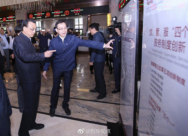 李克强冒雨察看“新”“旧”开封：自贸区要以“新”出彩