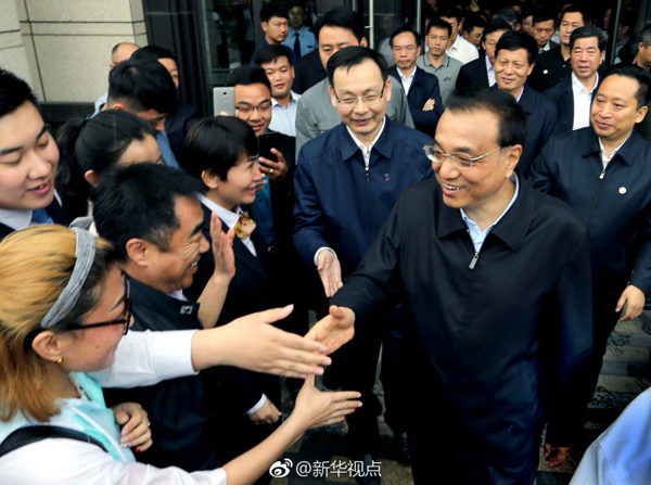 李克强冒雨察看“新”“旧”开封：自贸区要以“新”出彩