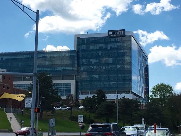 手记｜中国观众攻占奥马哈，巴菲特时刻为自己代言