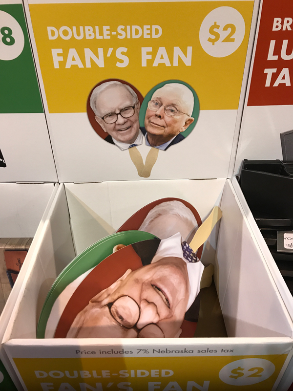 手记｜中国观众攻占奥马哈，巴菲特时刻为自己代言