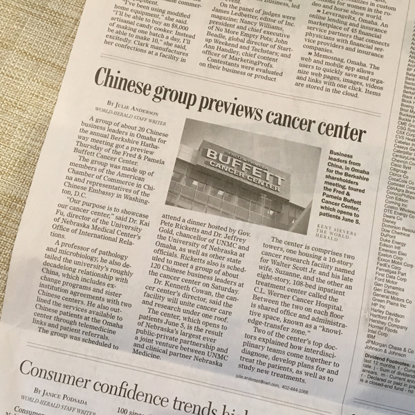 手记｜中国观众攻占奥马哈，巴菲特时刻为自己代言