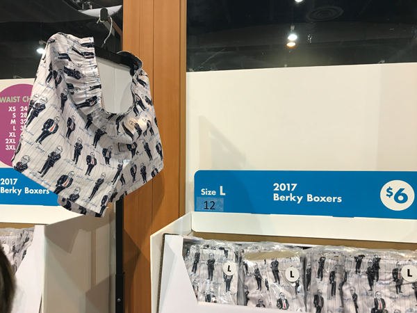 手记｜中国观众攻占奥马哈，巴菲特时刻为自己代言