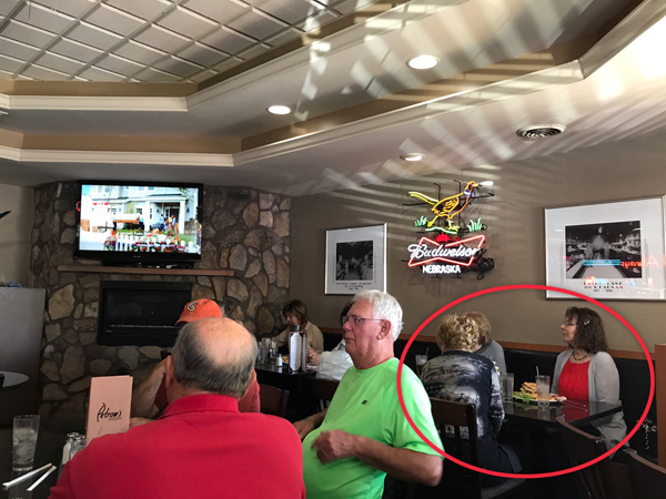 手记｜中国观众攻占奥马哈，巴菲特时刻为自己代言