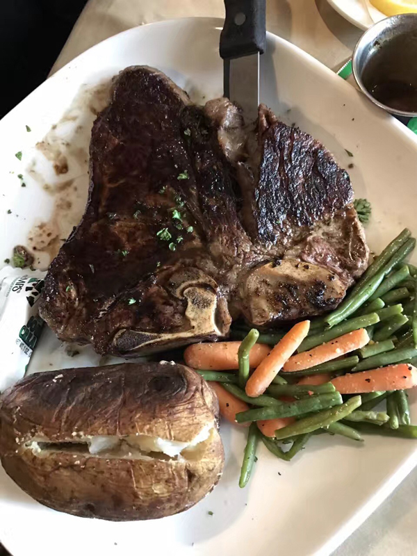 手记｜中国观众攻占奥马哈，巴菲特时刻为自己代言