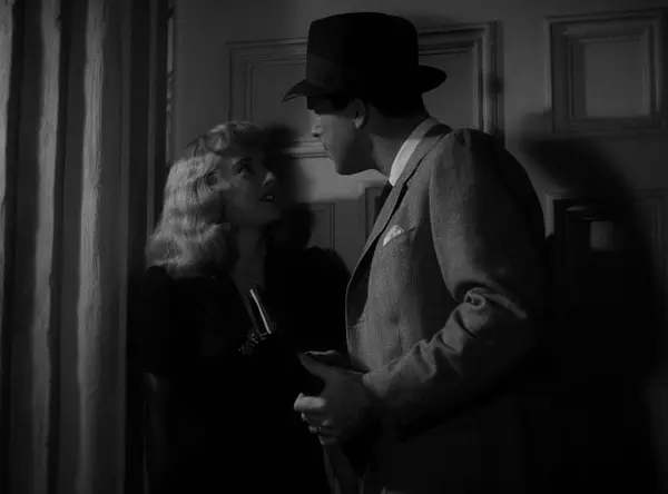 睡不着丨一部教科书级的黑色电影