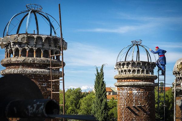 趣看｜搭建在信仰上的建筑：91岁老人花54年独自造教堂