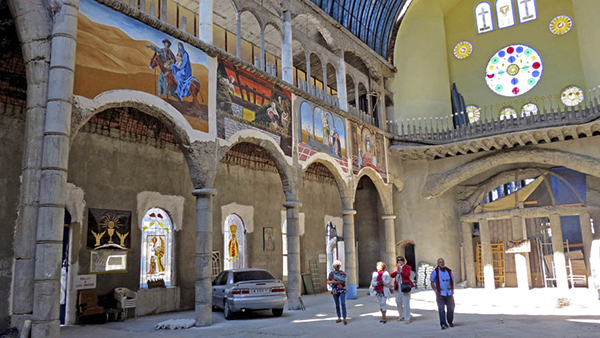 趣看｜搭建在信仰上的建筑：91岁老人花54年独自造教堂