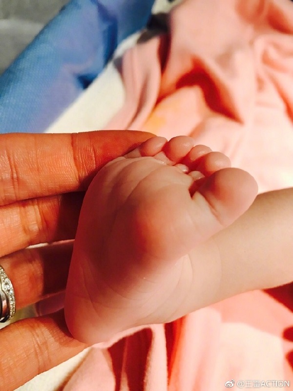 晚安｜天气很HOT，娱乐圈也很HOT