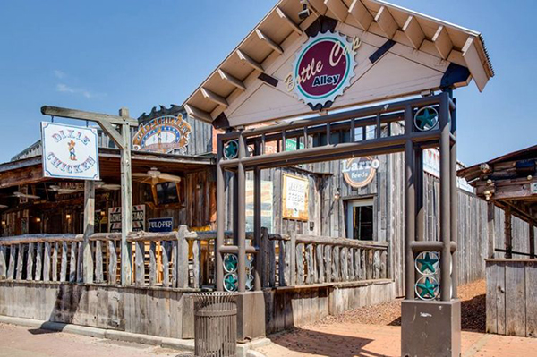 趣看｜瓶盖铺路也能成景点？米国有条瓶盖小巷