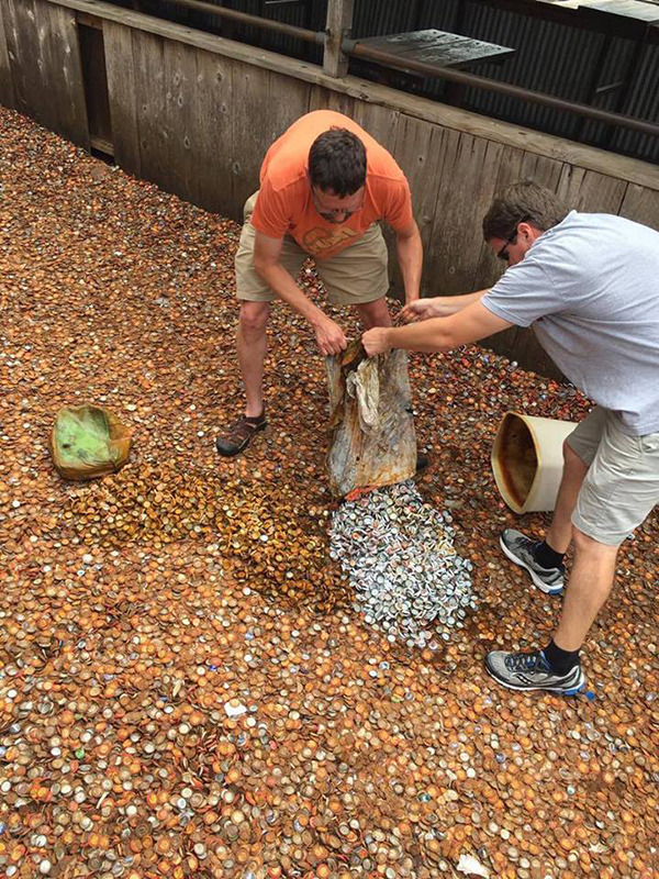 趣看｜瓶盖铺路也能成景点？米国有条瓶盖小巷