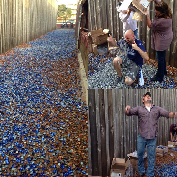 趣看｜瓶盖铺路也能成景点？米国有条瓶盖小巷