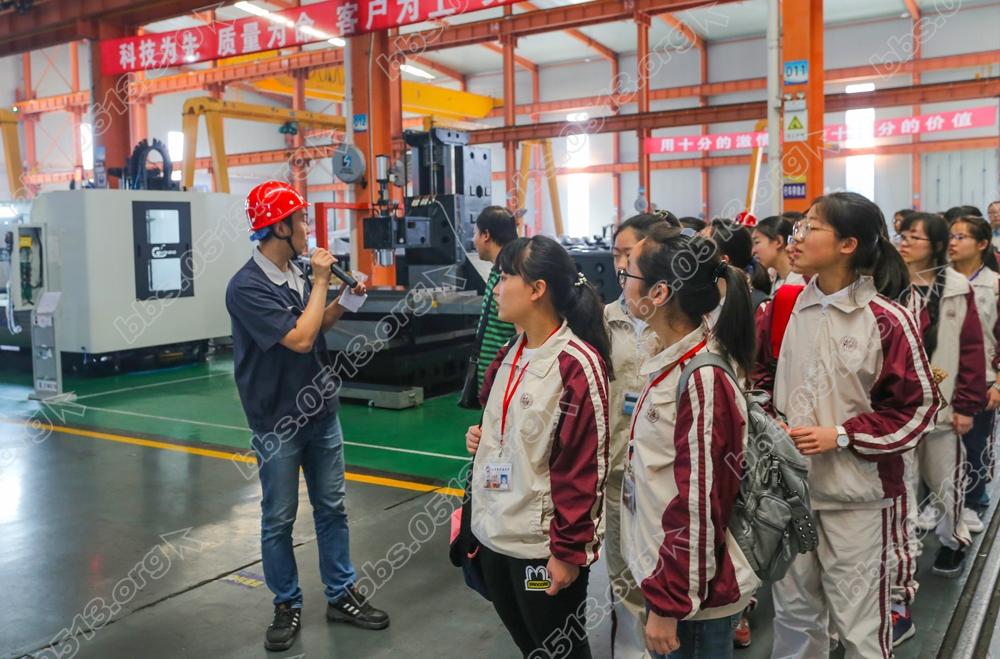南通中学走近中国制造感受工匠精神社会实践 (8).jpg