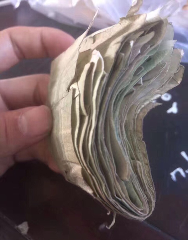 新疆男孩攒钱请老师帮买只球，35张皱巴巴零钱里的足球梦