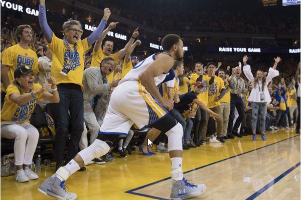 领先25分惨遭勇士逆转！这是波波维奇马刺生涯耻辱一战