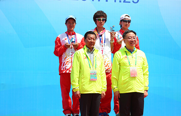 特写｜全运会里的业余冠军：跑了20年，终于有人和我一起哭