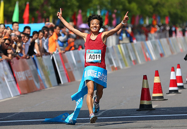 特写｜全运会里的业余冠军：跑了20年，终于有人和我一起哭