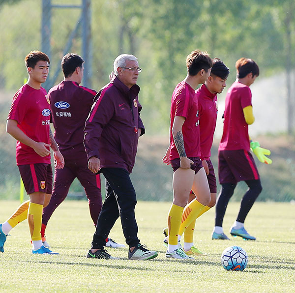 亲自调教国足“二队”，里皮只有3天时间让球员熟悉技战术