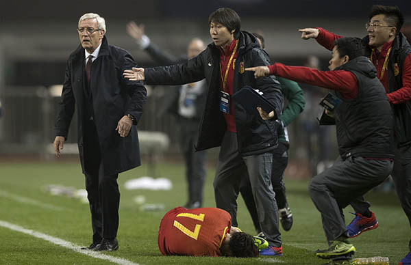 对话里皮：国足能和任何亚洲球队对抗，我向球员传递了平静