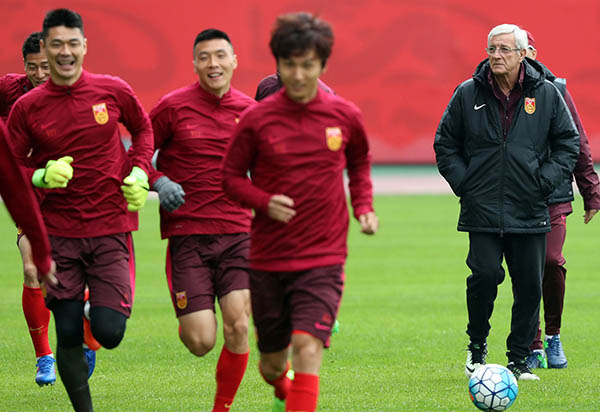 对话里皮：国足能和任何亚洲球队对抗，我向球员传递了平静