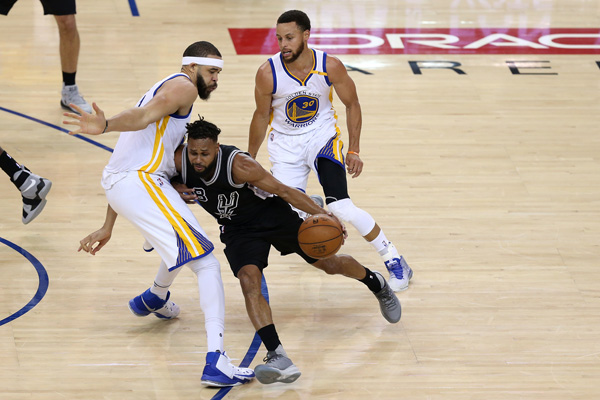 西决第二场马刺被勇士“打花”，伦纳德这次缺阵不尴尬了