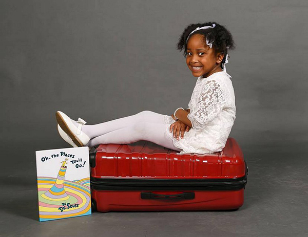 趣看｜老中青三代同年毕业，同框出镜拍毕业照