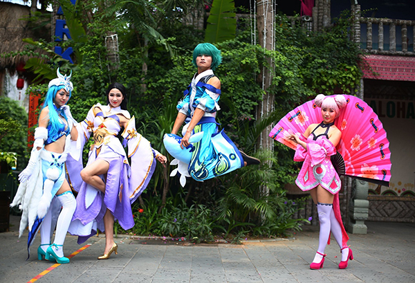 趣看｜老中青三代同年毕业，同框出镜拍毕业照