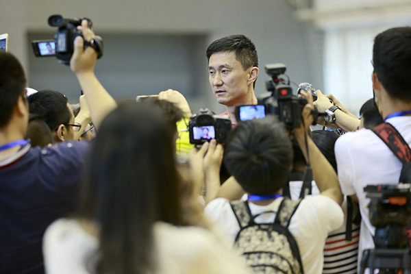 蓝队稳重、红队青春，男篮双国家队到底有何不同